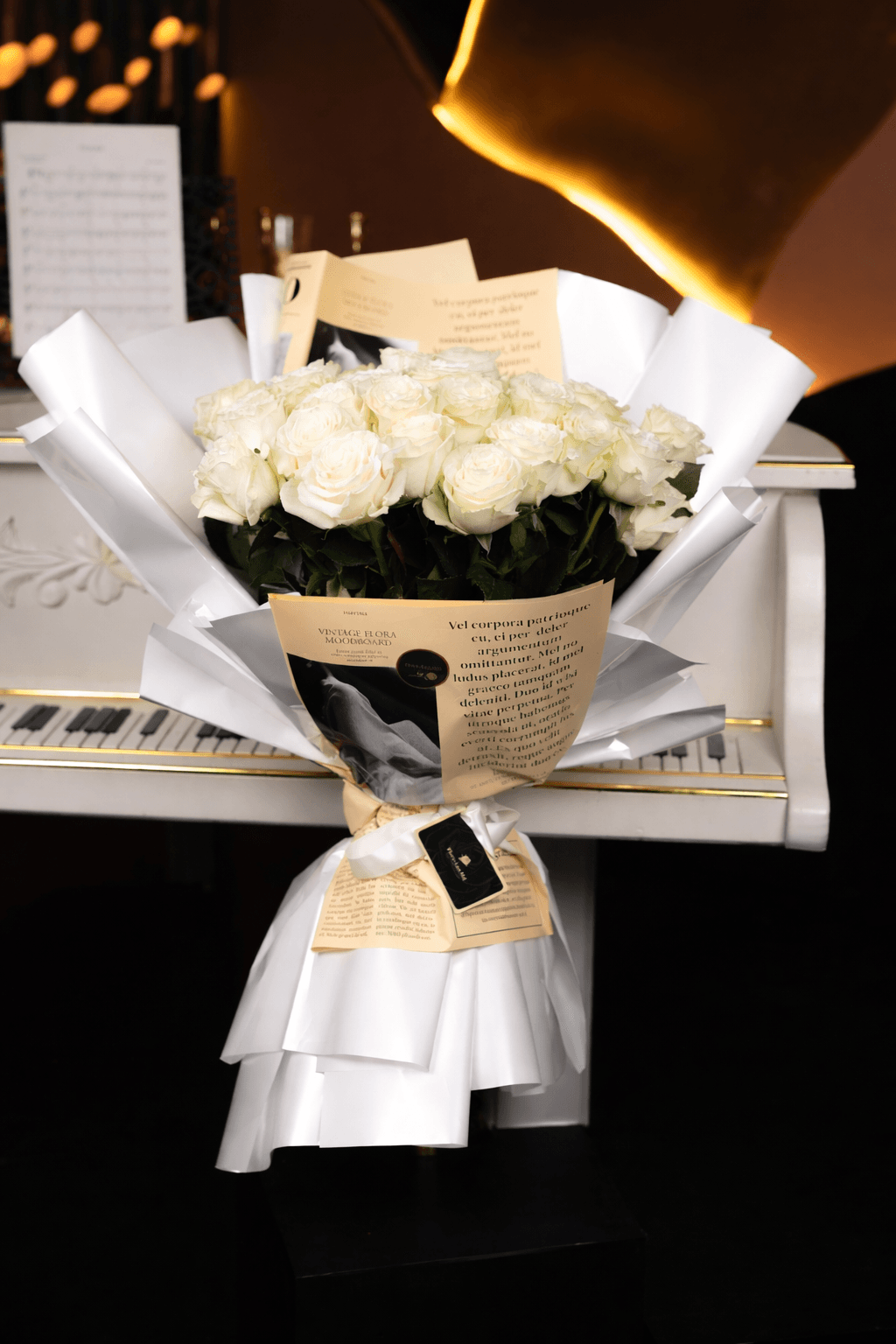 Buchet de 31 trandafiri albi în ambalaj premium, 80 cm