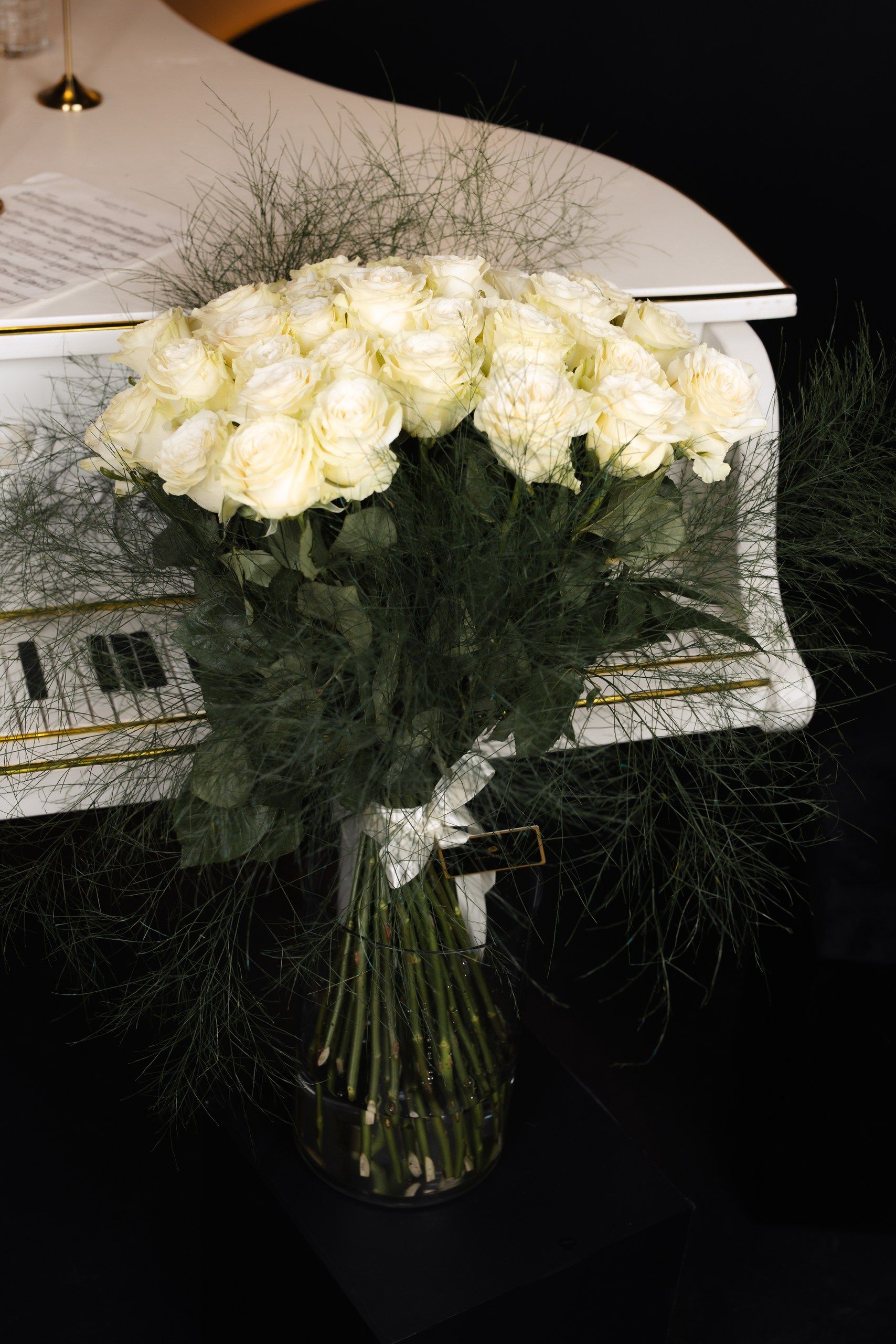 Buchet de 51 trandafiri albi, 80 cm