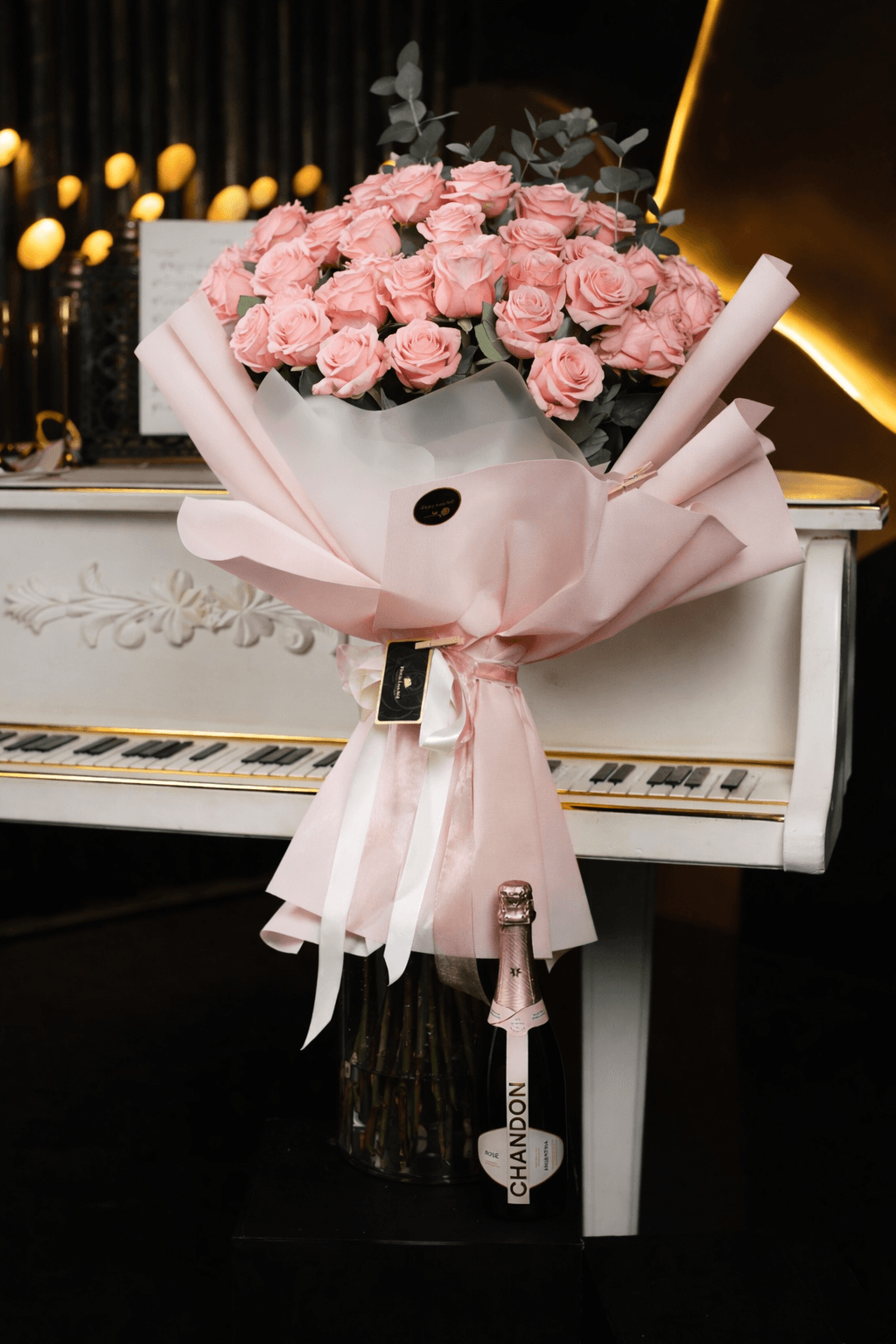 Set cadou: 51 trandafiri roz cu șampanie, 80 cm