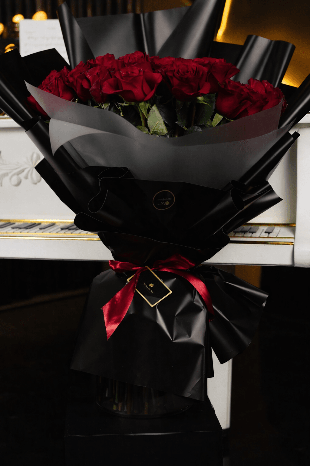 Buchet de 51 trandafiri roșii în ambalaj premium, 80 cm