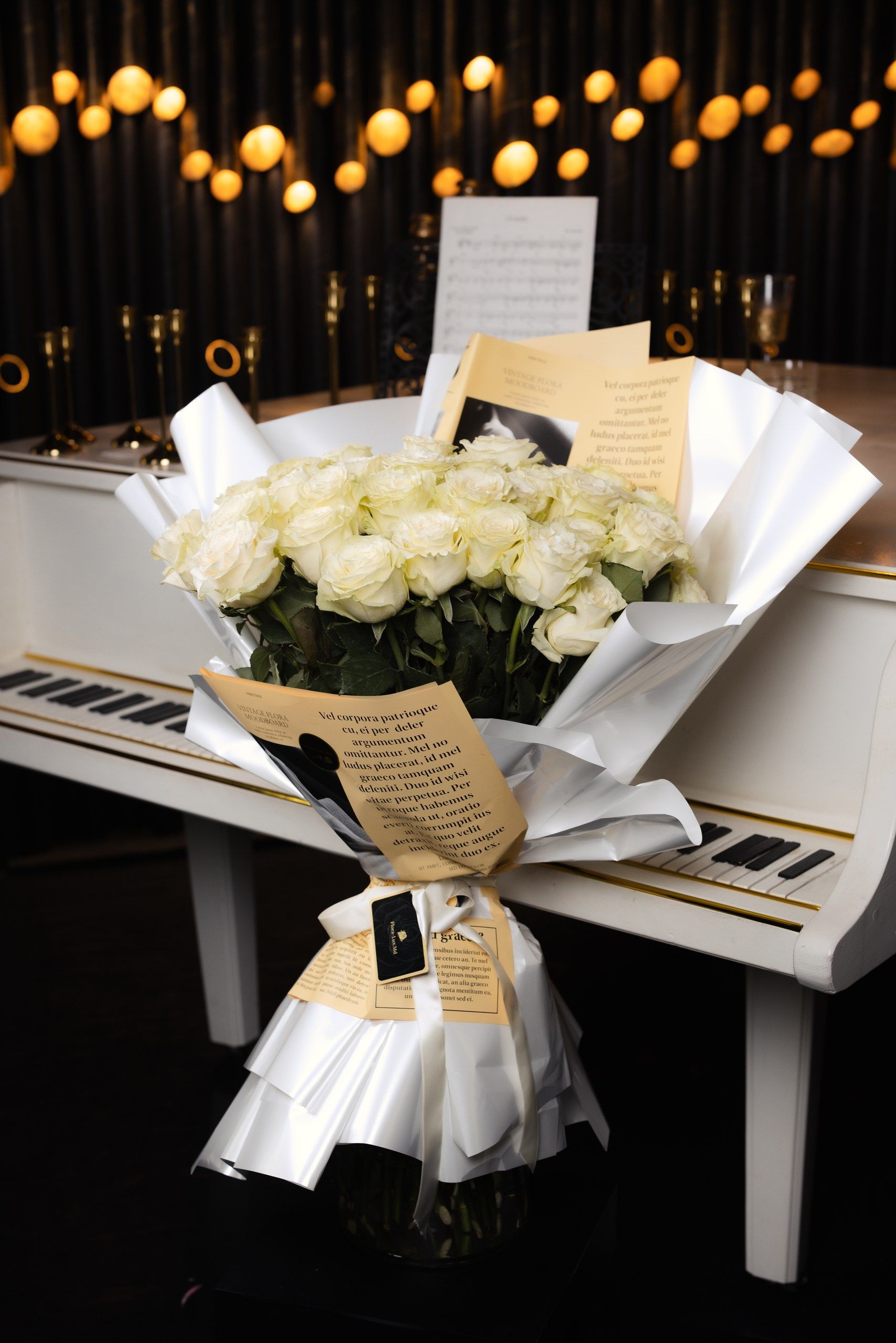 Buchet de 51 trandafiri albi în ambalaj premium, 80 cm